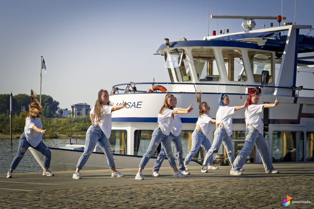 Venlo | Optreden van de Urban Dance Studio tijdens de opening van de Lage Loswal