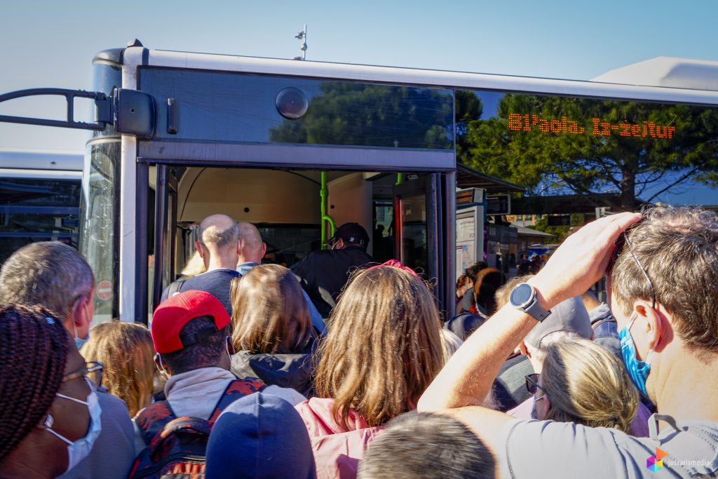 Valletta | Drukte bij de bus naar Marsaxlokk