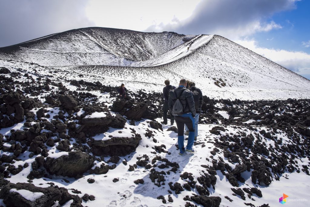 Etna | Wandeling door ruig terrein naar de eerste van 2 kraterranden