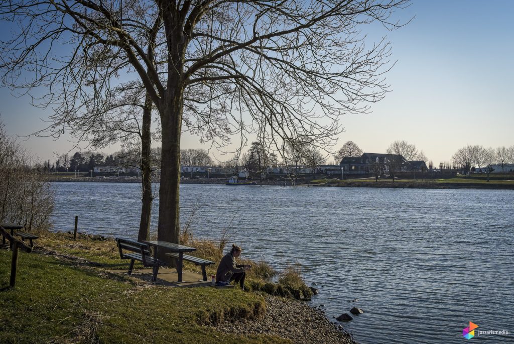 Wellerlooi | Het fietsveer in de verte