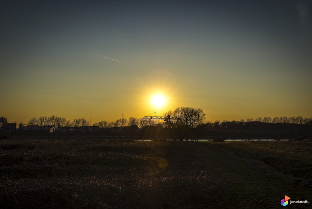 Venlo | Ondergaande zon bij de Barge Terminal