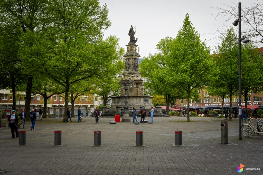 Hamburg | Hanzaplatz met Hansabrunnen