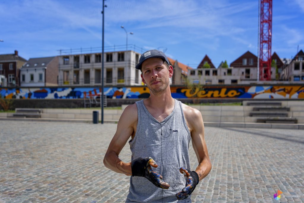 Venlo | Joren Joshua de ontwerper en uitvoerder van de Venlose Mural aan de Lage Loswal