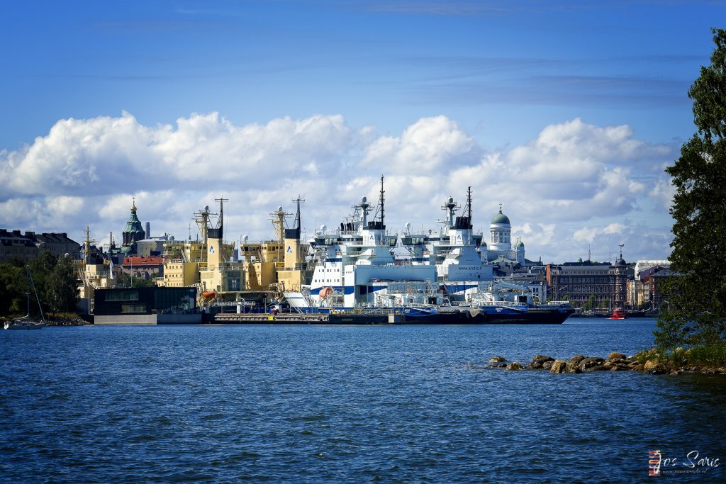 Helsinki | IJsbrekervloot voor anker