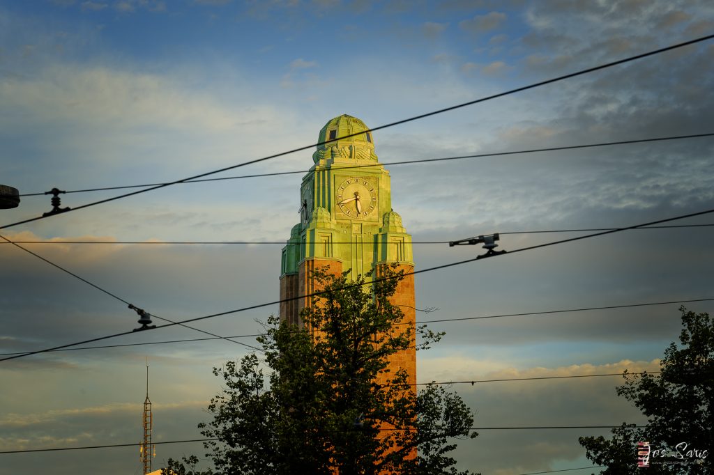 Helsinki | Stationstoren bij zonsopkomst 