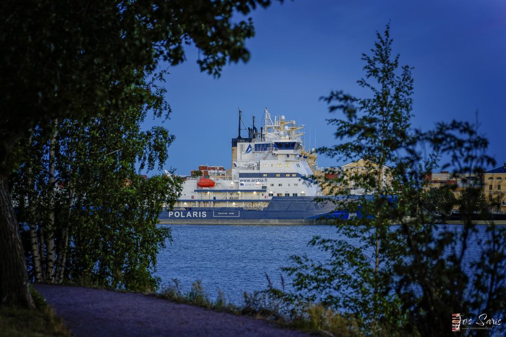 Helsinki | IJsbrekervloot bij zonsondergang 