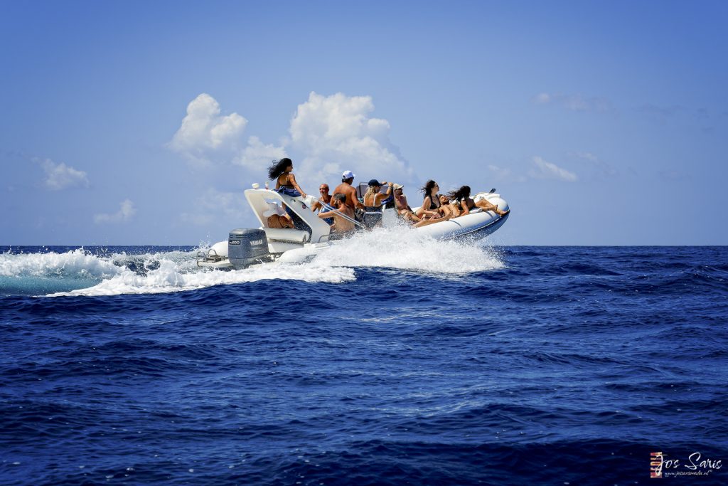 Egadische Eilanden | Stuiterend over het water in een RIB boot