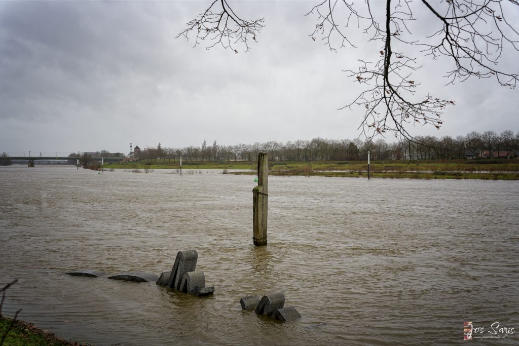 Venlo | Kunstwerk "Stroming" in de stroming